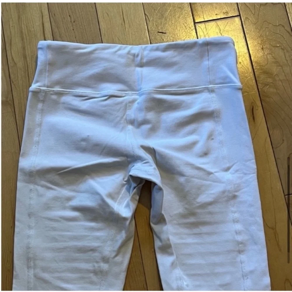 ALO Yoga Moto Leggings white size small